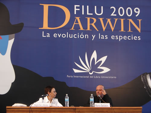 Mario Bellatin presentando Las dos fridas en la FILU 2009